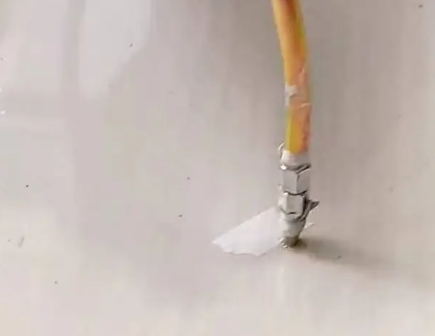 嘉善瓷砖空鼓维修公司专业解答在瓷砖铺贴过程中，如果使用的砂料过粗（如全部使用了粗砂），可能会导致以下问题